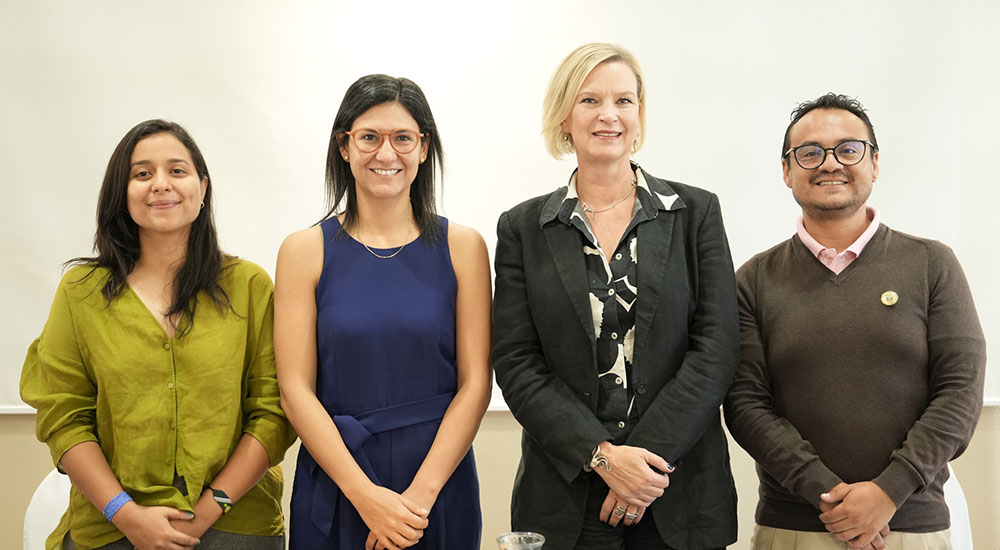 Mesa de ponentes en el evento, de izquierda a derecha: Vivian Rodríguez, mujer sorda feminista, Liz ponce, representante auxiliar del UNFPA, Inka Matilla, Representante del PNUD, Edison Martínez, secretario técnico del CONADIS