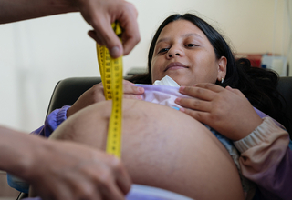 Cada dos minutos muere una mujer por problemas en el embarazo o el parto: organismos de las Naciones Unidas
