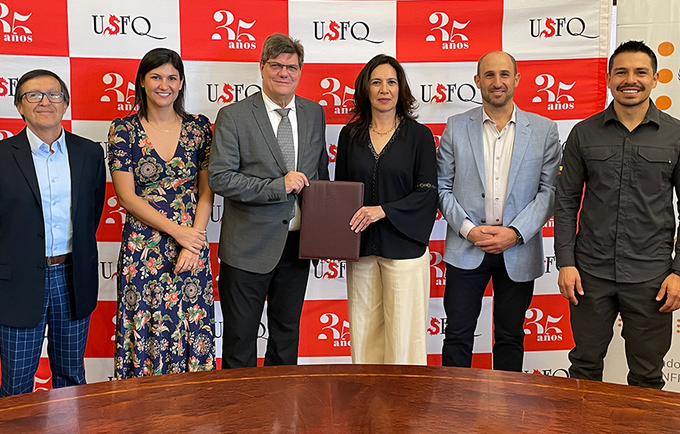 La Universidad San Francisco de Quito y UNFPA firman acuerdo de cooperación para fortalecer la generación y uso de datos en Ecua
