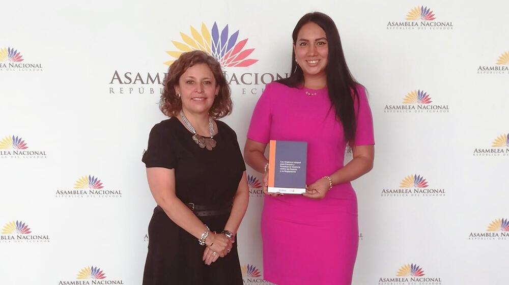 Oficial de Género, Interculturalidad y DDHH Lola Valladares y Asambleísta Johanna Moreira