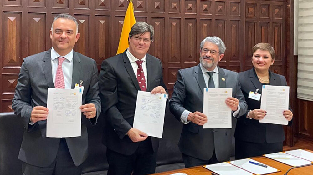 UNFPA y ORGANON firman acuerdo para fortalecer la salud y los derechos sexuales y reproductivos de jóvenes y adolescentes en Ecu