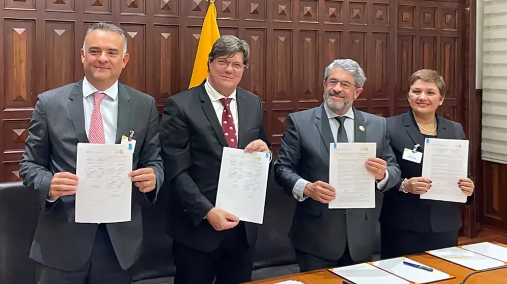 UNFPA y ORGANON firman acuerdo para fortalecer la salud y los derechos sexuales y reproductivos de jóvenes y adolescentes en Ecuador 